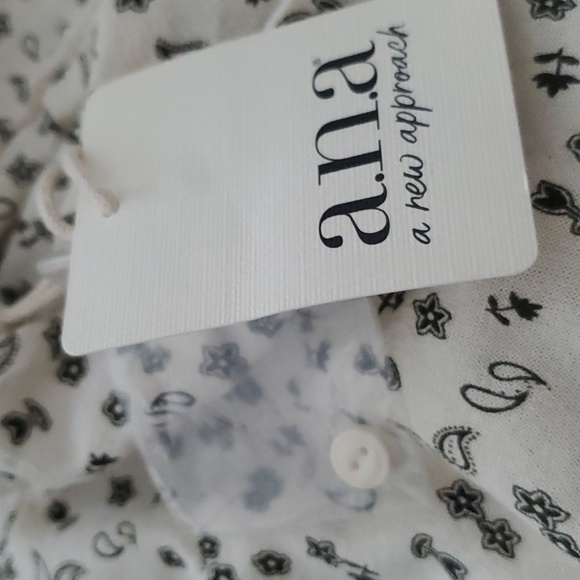 a.n.a. A New Approach Paisley Ditzy Cream Cross Front 100% Cotton Peplum Top - Picture 8 of 8